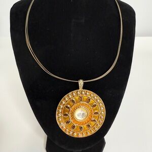 🚨3 for $15🚨 Gold Tone and Enamel Pendant Necklace